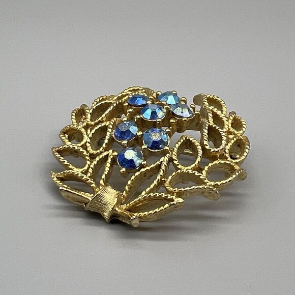 Vintage LISNER Laurel Wreath Brooch Pin Blue AB Rhinestone Gold Tone 60s Signed - Picture 13 of 15